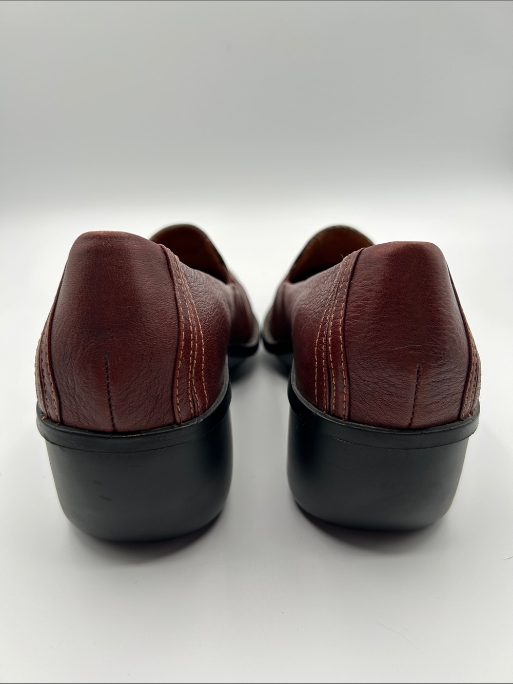Clarks Artisan Collection Women's Burgundy Leather Slip-On Mules/Clogs - Picture 6 of 12